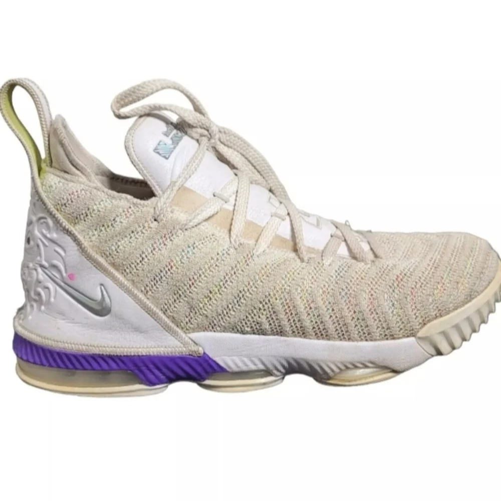 Nike Lebron XVI Size 6.5Y GS Grape Buzz LightYear White Volt‎ AQ2465-102 SB6